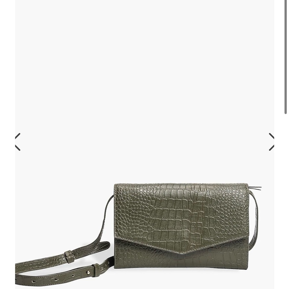 ISO Hyer Goods 4-in-1 convertible purse in green or black